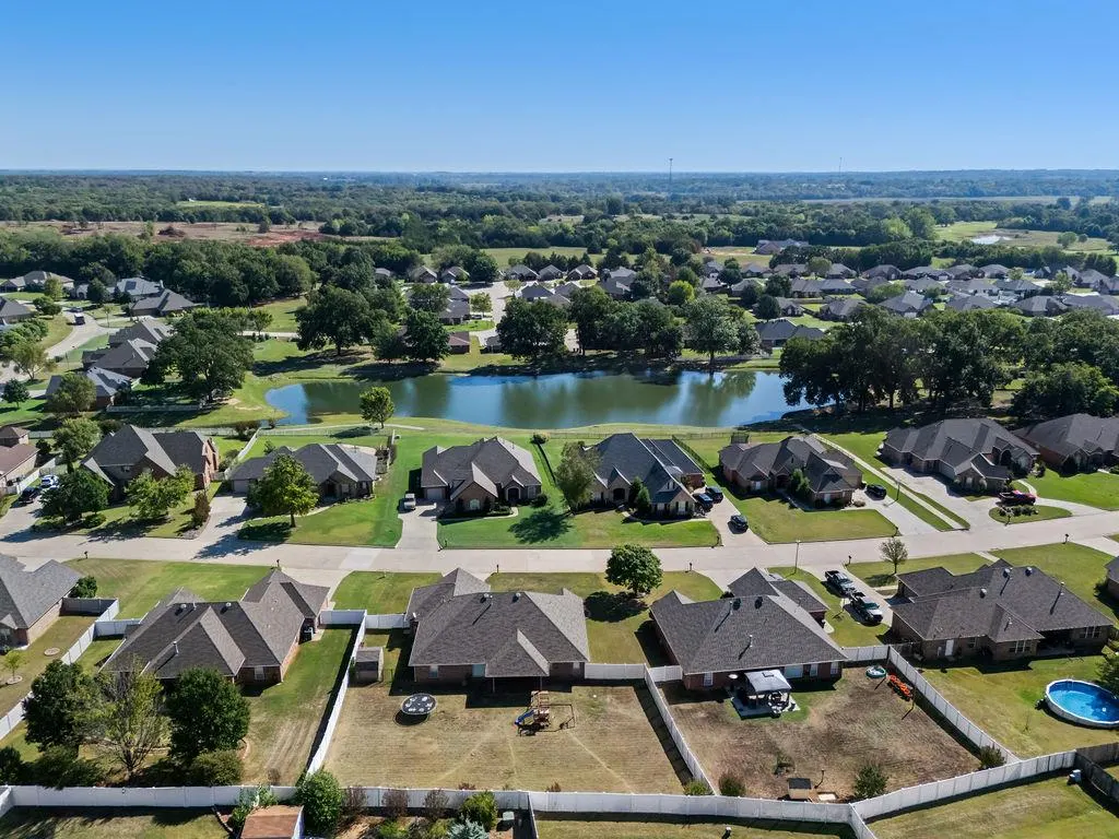 Photo 3 — 1712 Pecan Crossing Drive, Shawnee, OK 74804