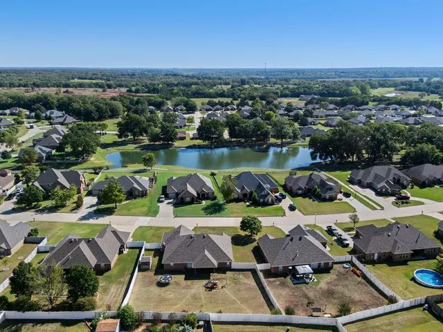 Photo 3 — 1712 Pecan Crossing Drive, Shawnee, OK 74804