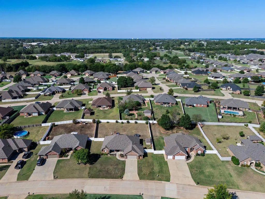 Photo 4 — 1712 Pecan Crossing Drive, Shawnee, OK 74804