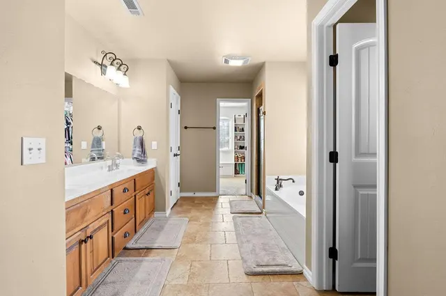 Photo 8 — 1712 Pecan Crossing Drive, Shawnee, OK 74804