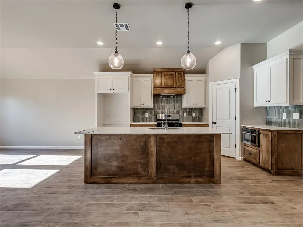 Photo 9 — 12008 Rockbed Drive, Yukon, OK 73099