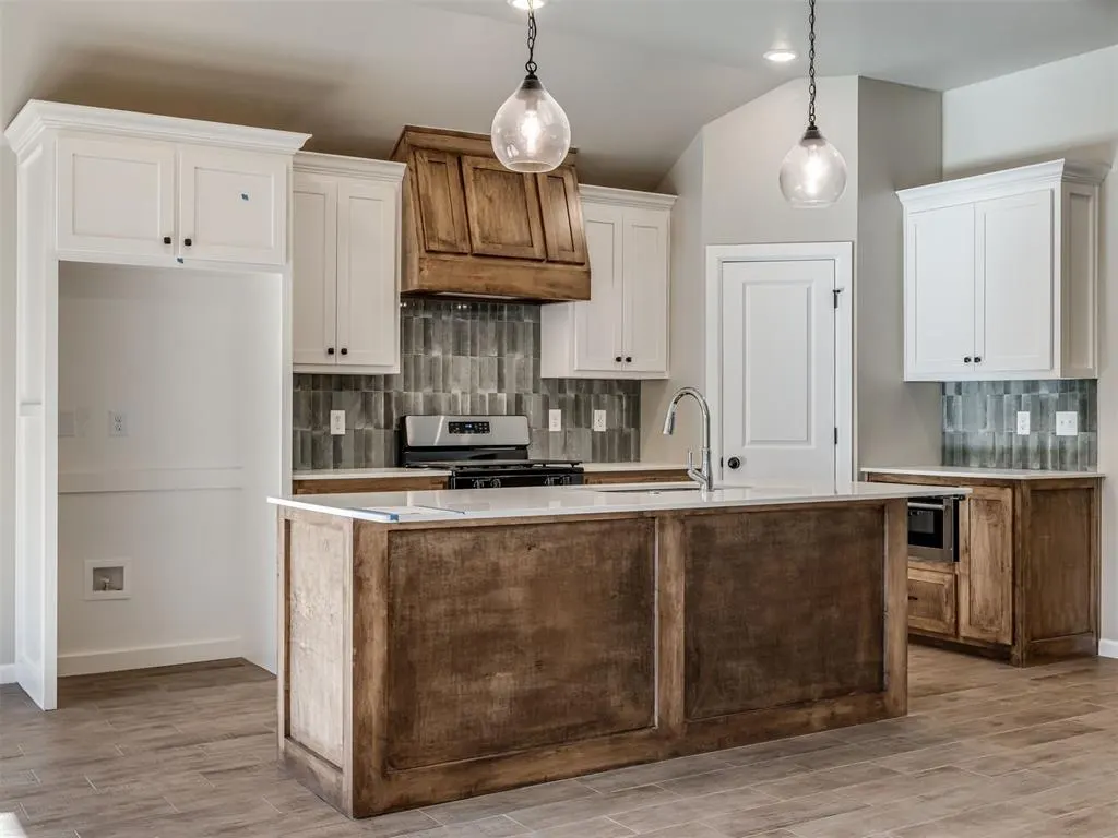 Photo 11 — 12008 Rockbed Drive, Yukon, OK 73099