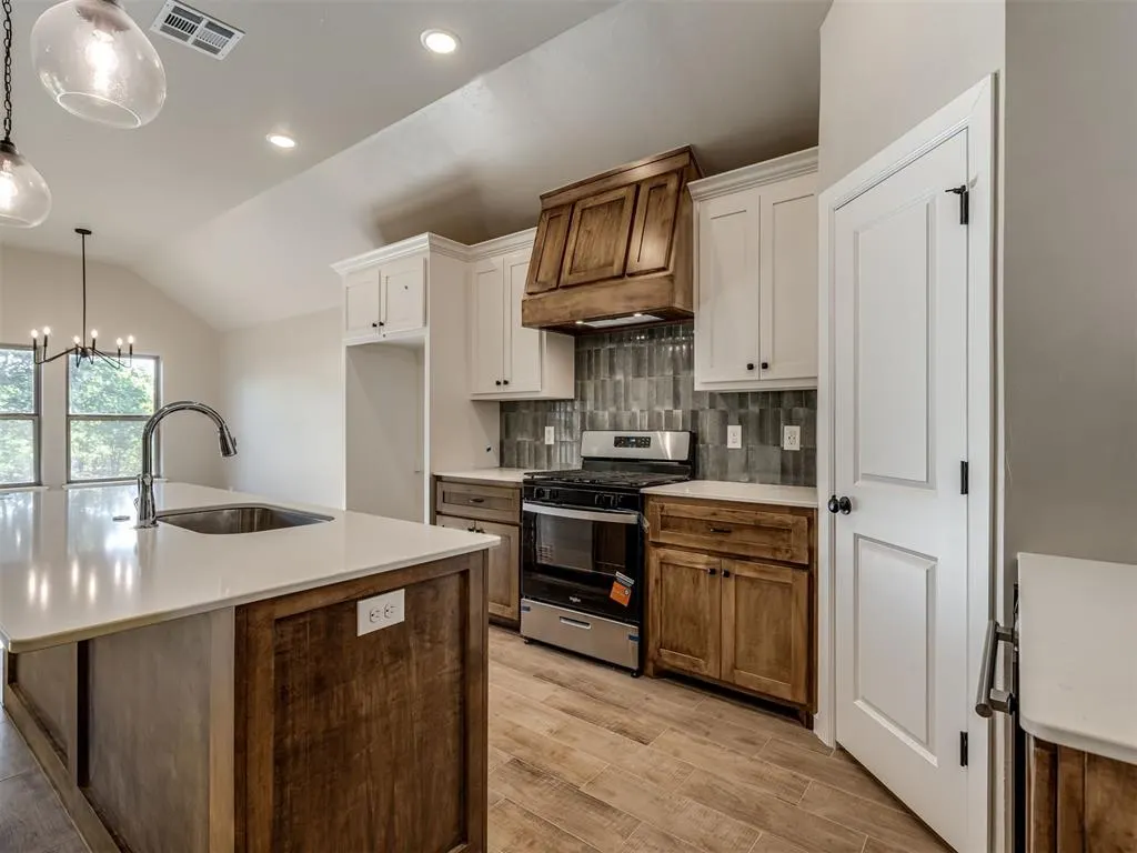 Photo 12 — 12008 Rockbed Drive, Yukon, OK 73099