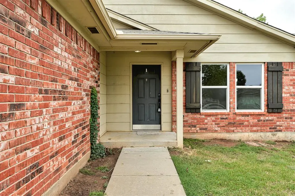 Photo 2 — 2605 Fennel Road, Oklahoma City, OK 73128