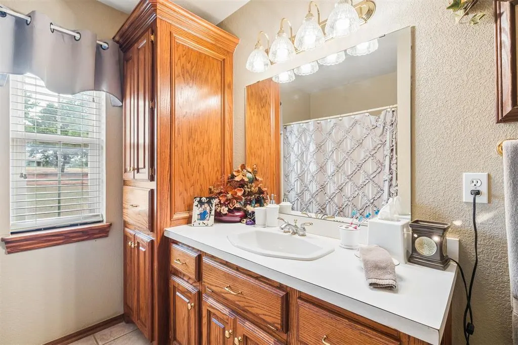 Photo 21 — 726 Meadow Lark Lane, Blanchard, OK 73010