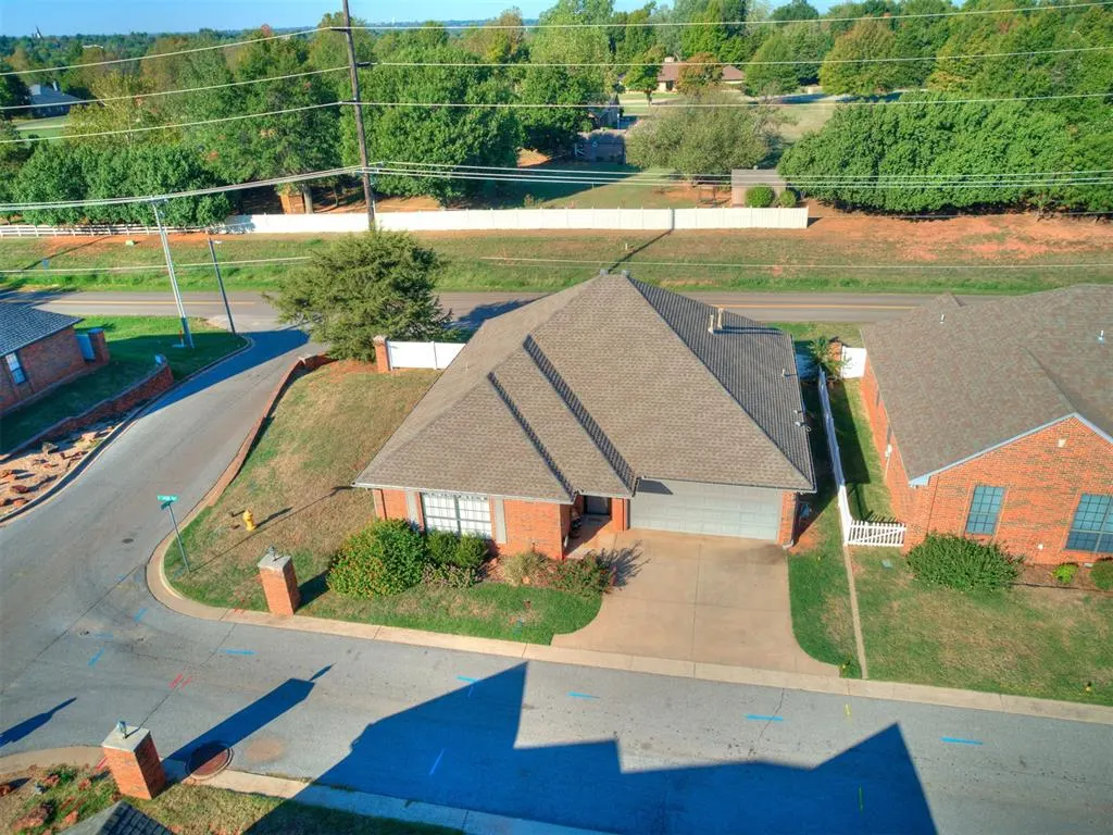 Photo 2 — 1311 N Canyon Way, Guthrie, OK 73044