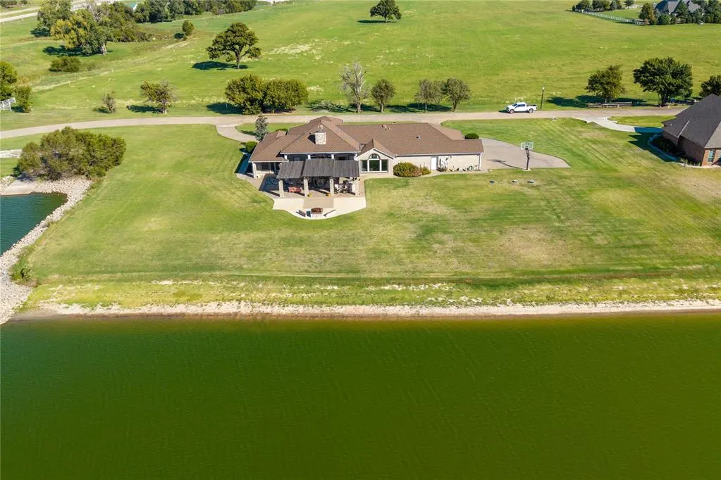 Photo 5 — 601 Spring Valley Lane, Enid, OK 73701