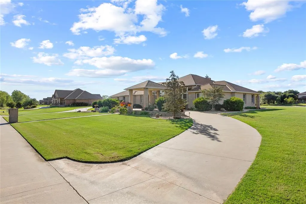 Photo 7 — 601 Spring Valley Lane, Enid, OK 73701