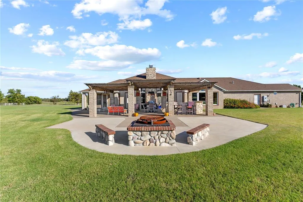 Photo 11 — 601 Spring Valley Lane, Enid, OK 73701