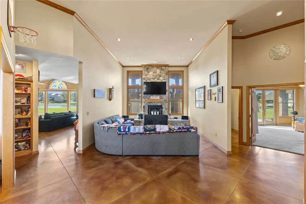 Photo 15 — 601 Spring Valley Lane, Enid, OK 73701
