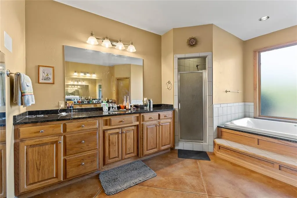 Photo 19 — 601 Spring Valley Lane, Enid, OK 73701
