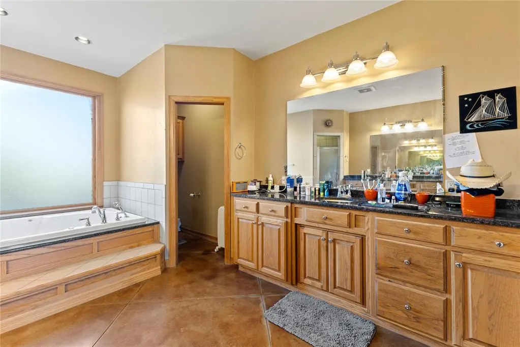 Photo 20 — 601 Spring Valley Lane, Enid, OK 73701