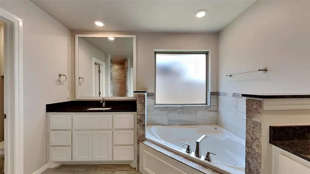 Photo 10 — 18801 Grove Parkway, Edmond, OK 73012