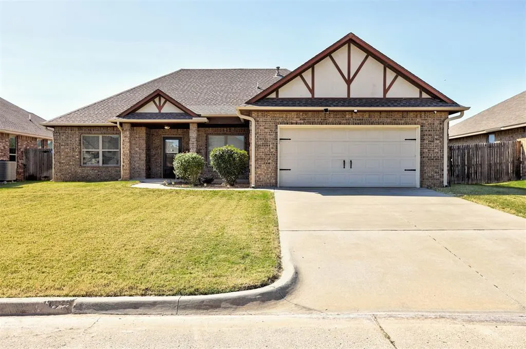 Front exterior — 1301 Ridgeway Drive, Moore, OK 73160