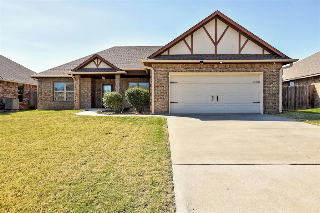 Photo 2 — 1301 Ridgeway Drive, Moore, OK 73160