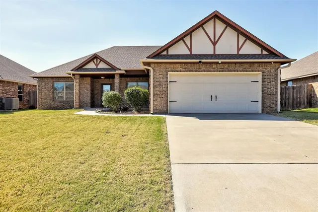 Photo 2 — 1301 Ridgeway Drive, Moore, OK 73160