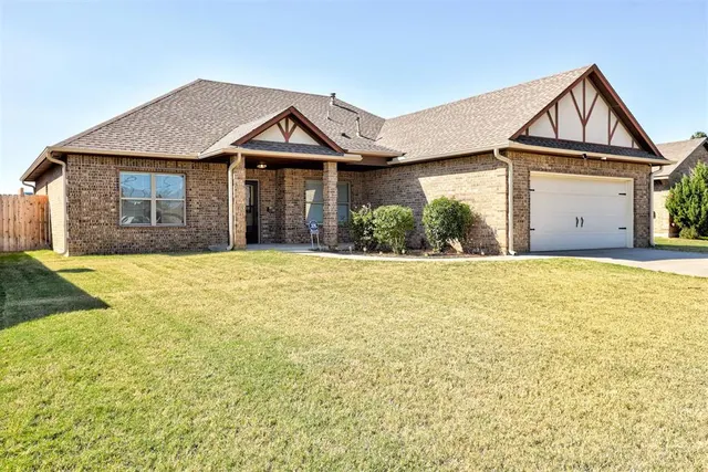 Photo 4 — 1301 Ridgeway Drive, Moore, OK 73160