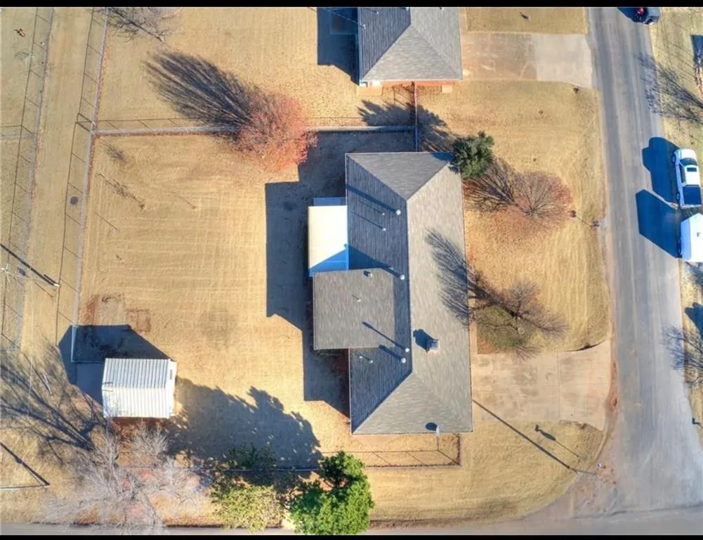 Photo 4 — 619 NW Jackson Avenue, Piedmont, OK 73078