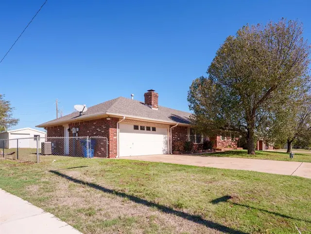 Photo 2 — 619 NW Jackson Avenue, Piedmont, OK 73078