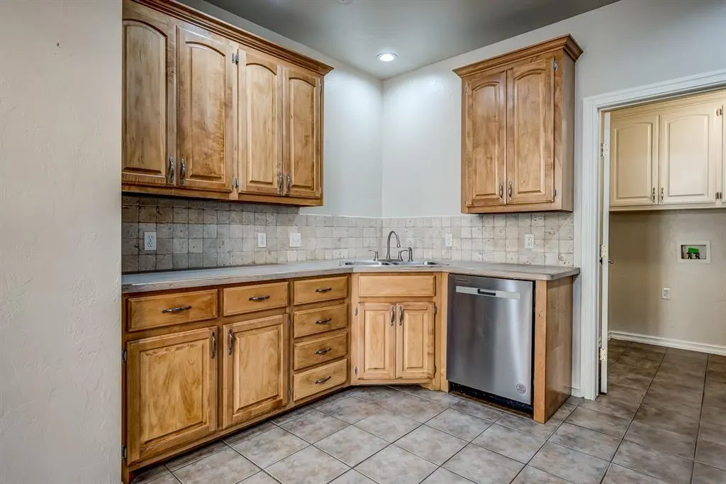 Photo 9 — 13412 Prairie View Lane, Oklahoma City, OK 73142