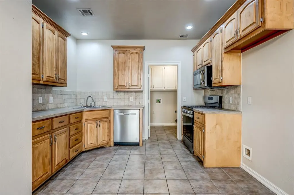 Photo 10 — 13412 Prairie View Lane, Oklahoma City, OK 73142
