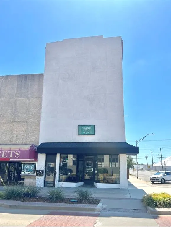 Photo 3 — 1 E Main Street, Shawnee, OK 74801