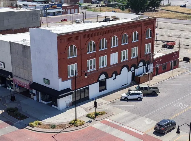 Photo 5 — 1 E Main Street, Shawnee, OK 74801