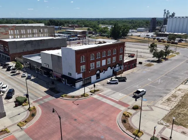 Photo 7 — 1 E Main Street, Shawnee, OK 74801