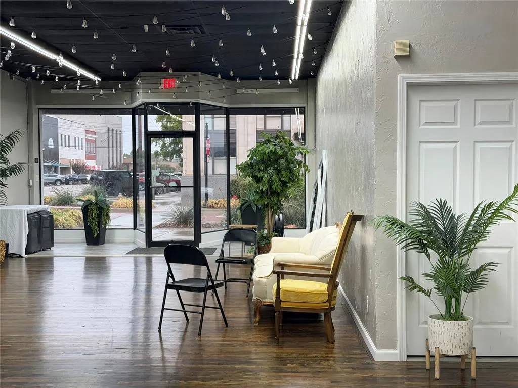 Photo 9 — 1 E Main Street, Shawnee, OK 74801