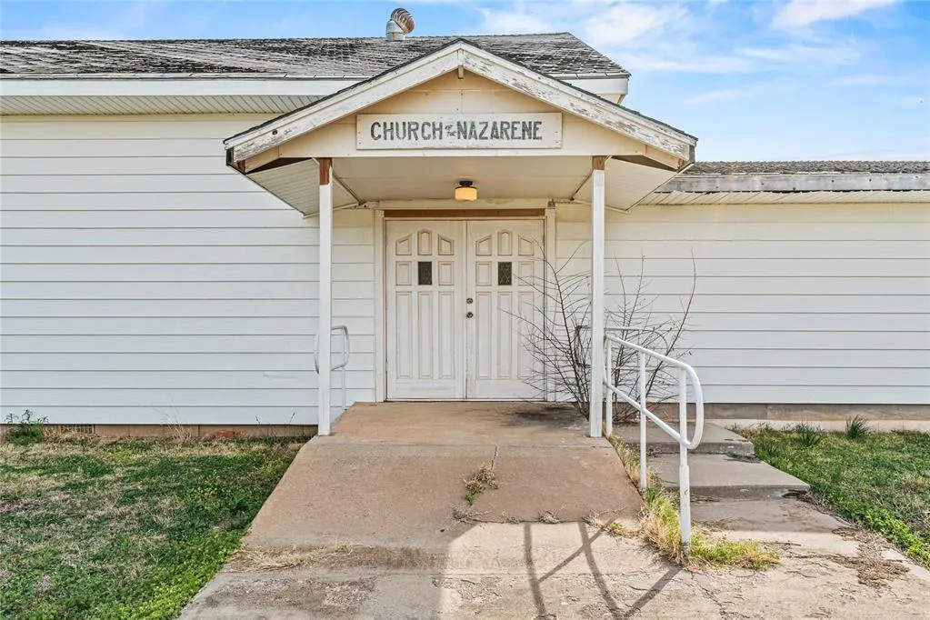 Photo 4 — 602 D Street, Snyder, OK 73566