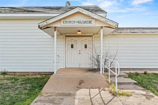 Photo 4 — 602 D Street, Snyder, OK 73566