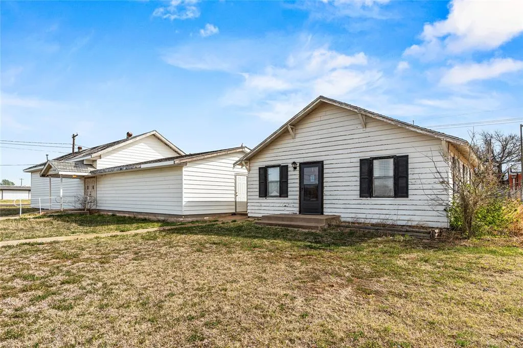 Photo 5 — 602 D Street, Snyder, OK 73566