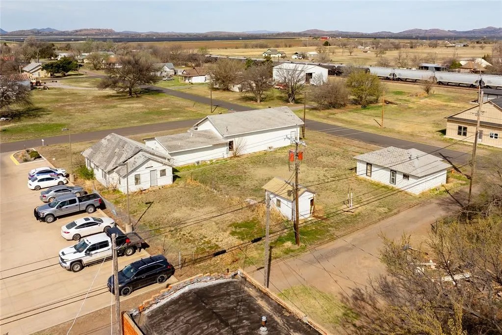 Photo 34 — 602 D Street, Snyder, OK 73566