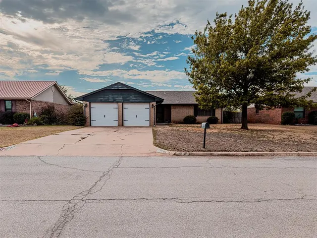 Photo 2 — 3308 S 25th Street, Chickasha, OK 73018