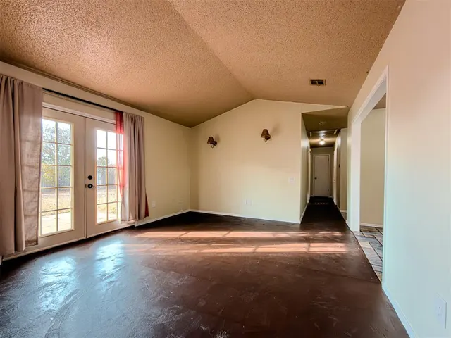 Photo 3 — 3308 S 25th Street, Chickasha, OK 73018