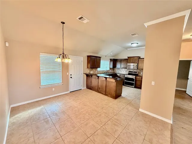 Photo 7 — 1628 Baycharter Street, Norman, OK 73071