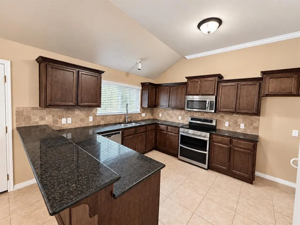Photo 8 — 1628 Baycharter Street, Norman, OK 73071