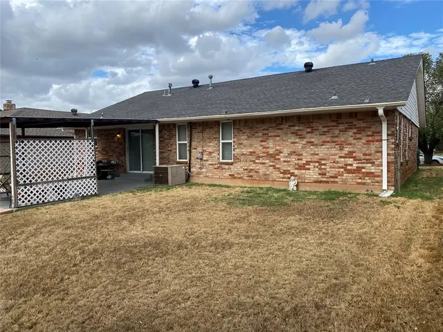 Photo 5 — 1032 NW 21st Street, Moore, OK 73160