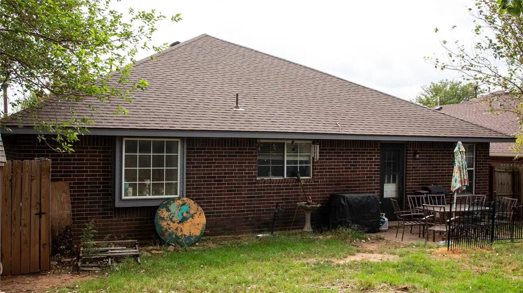 Photo 2 — 1117 Bald Eagle Court, Norman, OK 73072