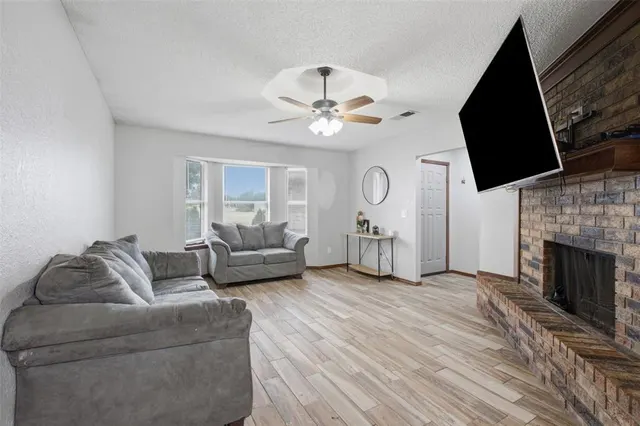 Photo 7 — 221 W Strasburg Way, Mustang, OK 73064