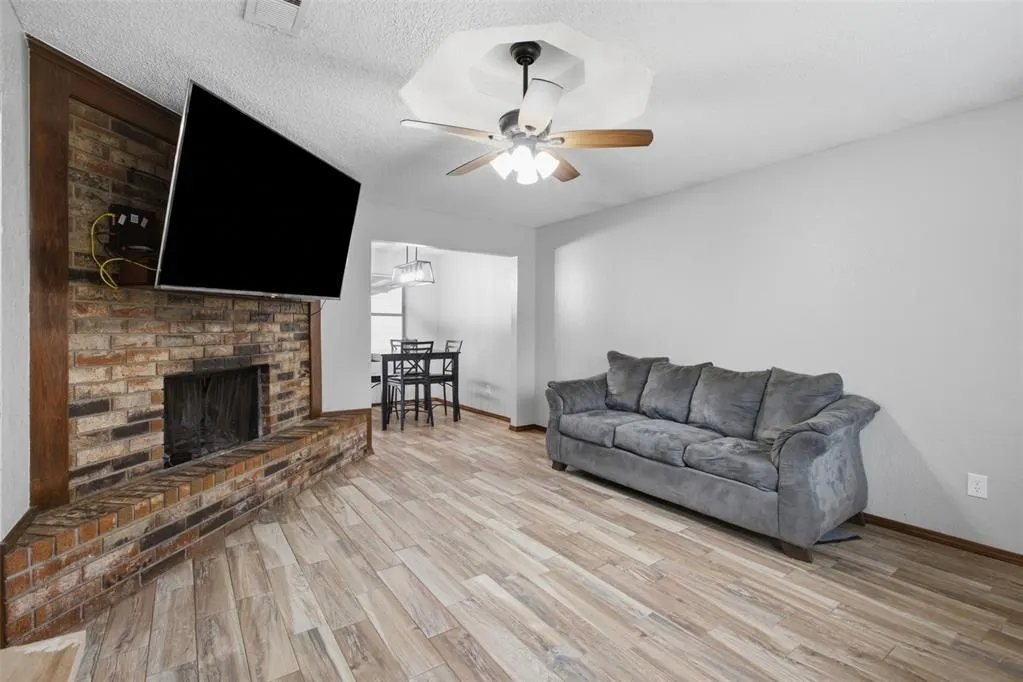 Photo 9 — 221 W Strasburg Way, Mustang, OK 73064