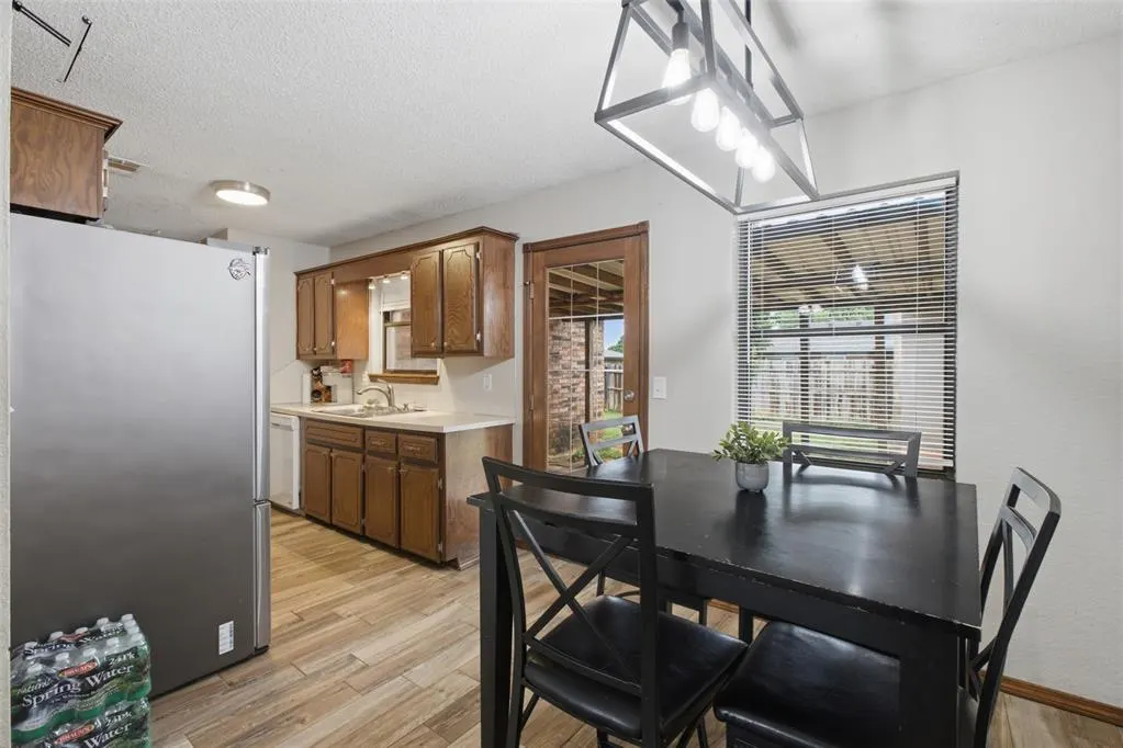 Photo 13 — 221 W Strasburg Way, Mustang, OK 73064