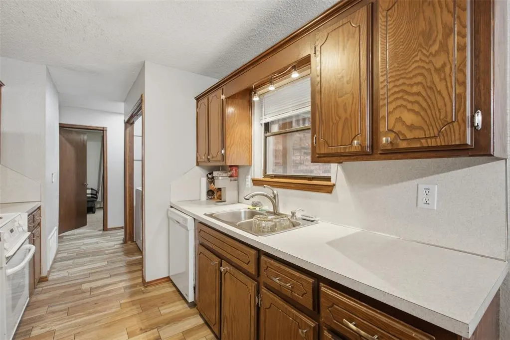 Photo 15 — 221 W Strasburg Way, Mustang, OK 73064