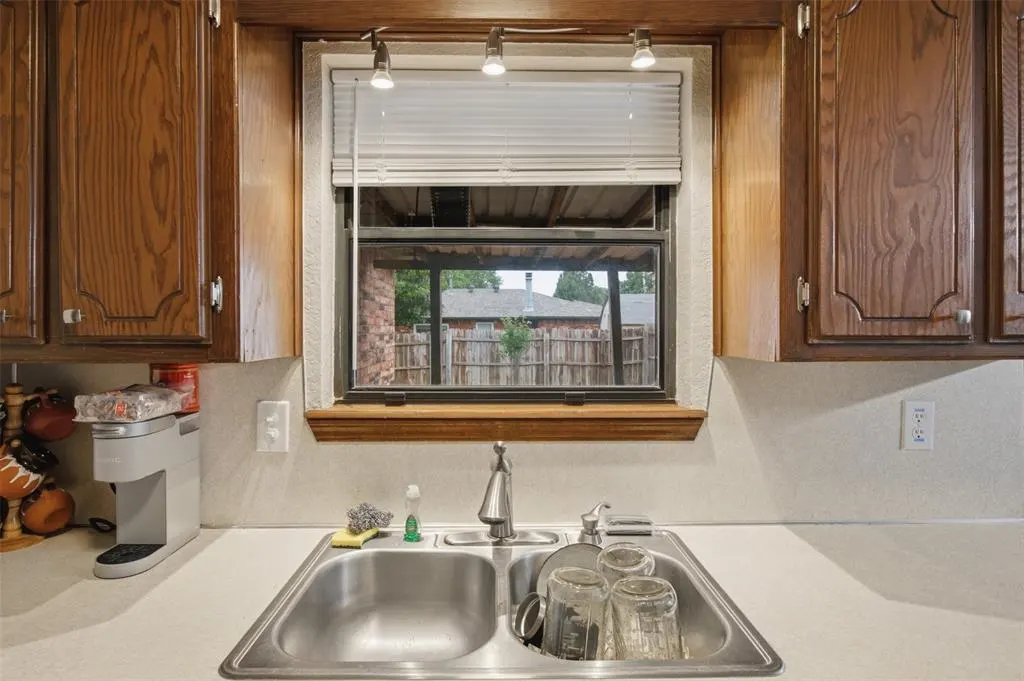 Photo 17 — 221 W Strasburg Way, Mustang, OK 73064