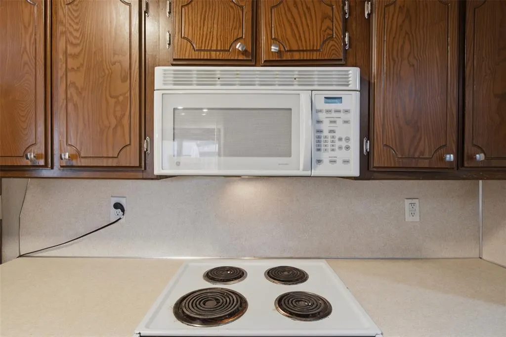Photo 18 — 221 W Strasburg Way, Mustang, OK 73064
