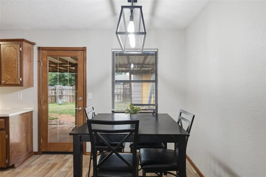Photo 19 — 221 W Strasburg Way, Mustang, OK 73064
