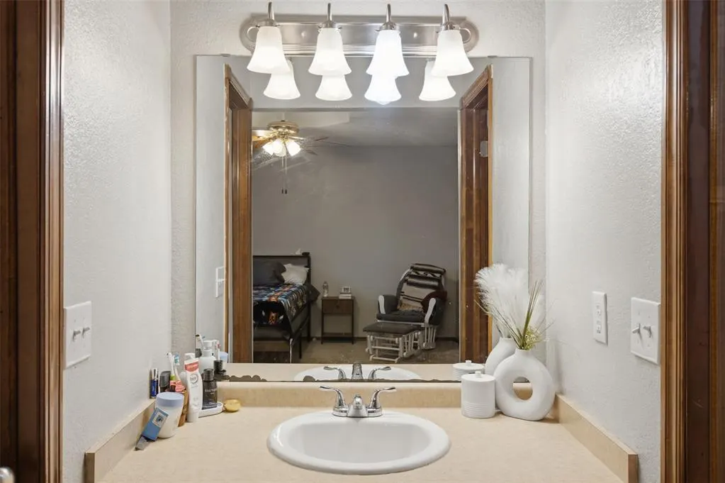 Photo 26 — 221 W Strasburg Way, Mustang, OK 73064