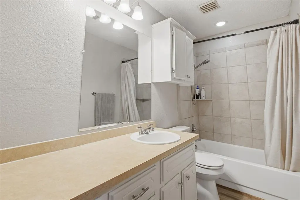 Photo 33 — 221 W Strasburg Way, Mustang, OK 73064