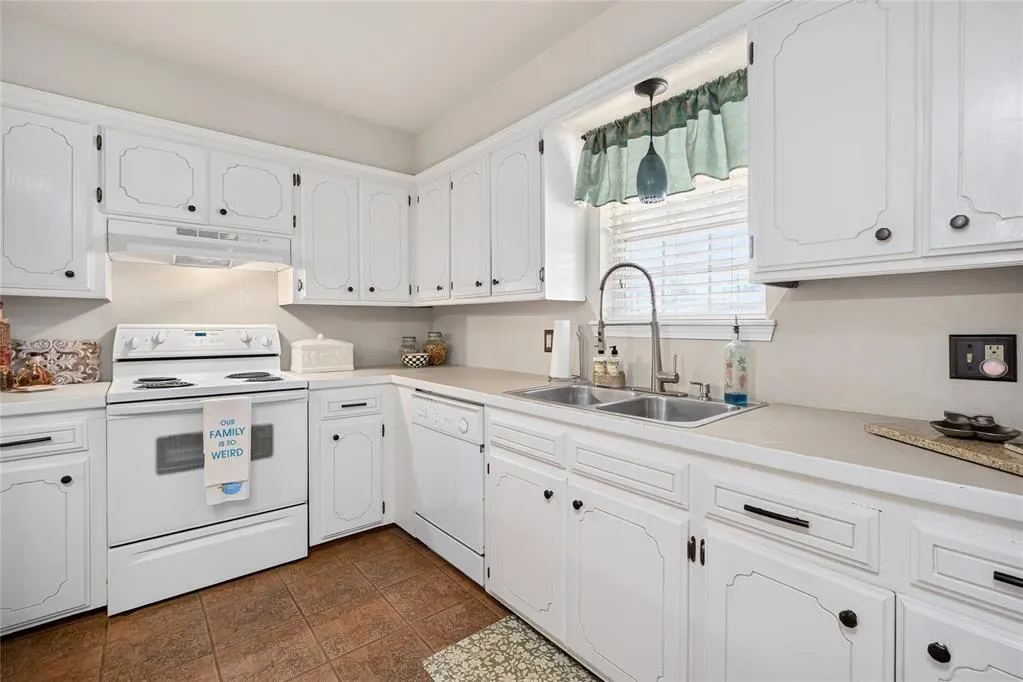Photo 12 — 503 N 8th Street, Tecumseh, OK 74873