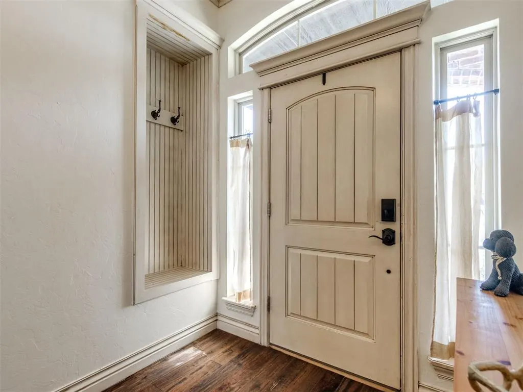 Photo 3 — 11301 Millbrook Lane, Oklahoma City, OK 73162
